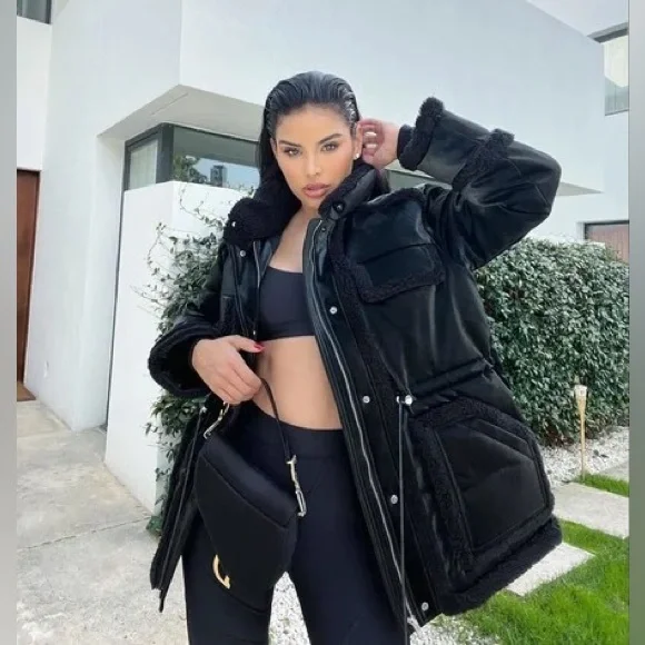 ALO Yoga Glossy Black Puffer Coat - Picture 6 of 12